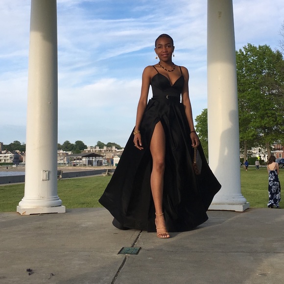 Black dress - Picture 1 of 8